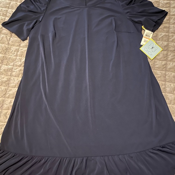 Gorgeous CeCe Navy dress. Size 2x NWT. Puffed sleeve and flounced hem. - Picture 5 of 8